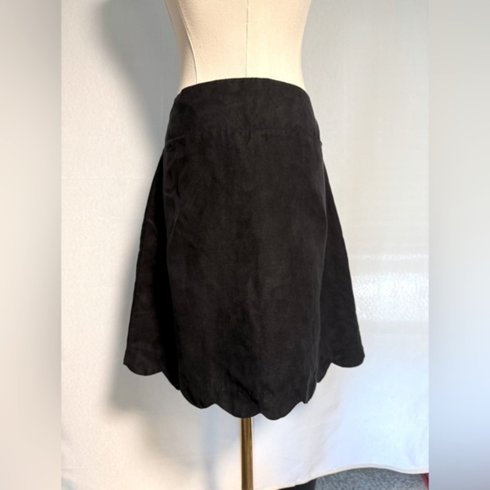 Black scalloped button front skirt - 4 - Picture 3 of 4